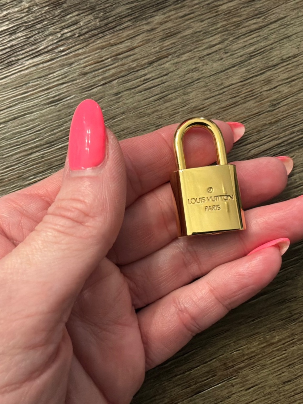 Louis Vuitton Lock & Keys - Picture 2 of 3